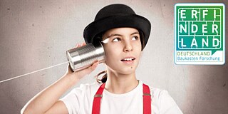 Erfinderland Deutschland – Baukasten Forschung xavier gallego morel © fotolia.com Junge mit Hut und Hosenträgern hält sich Dosentelefon ans Ohr