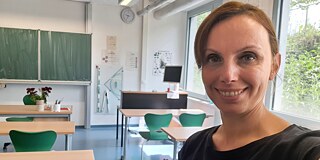 Gentiana Gentiana im Anton-Philipp-Reclam-Gymnasium in Leipzig © privat Selfie von Gentiana in einem leeren Klassenzimmer