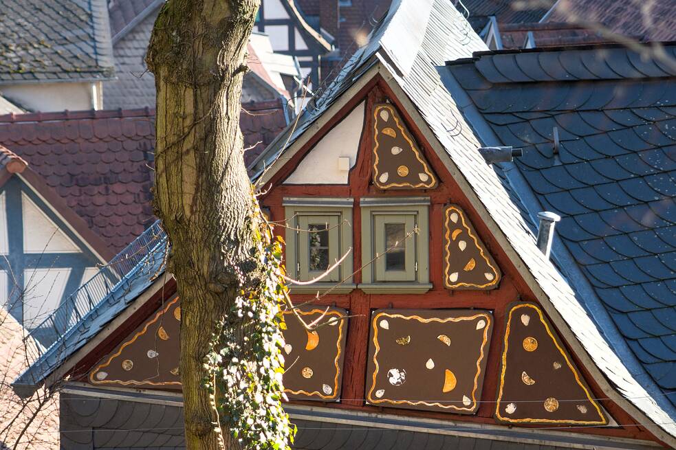 Mit Lebkuchen verziertes Haus in Marburg