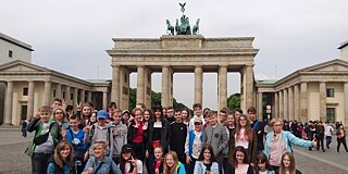 Gruppenfoto vor dem Brandenburger Tor