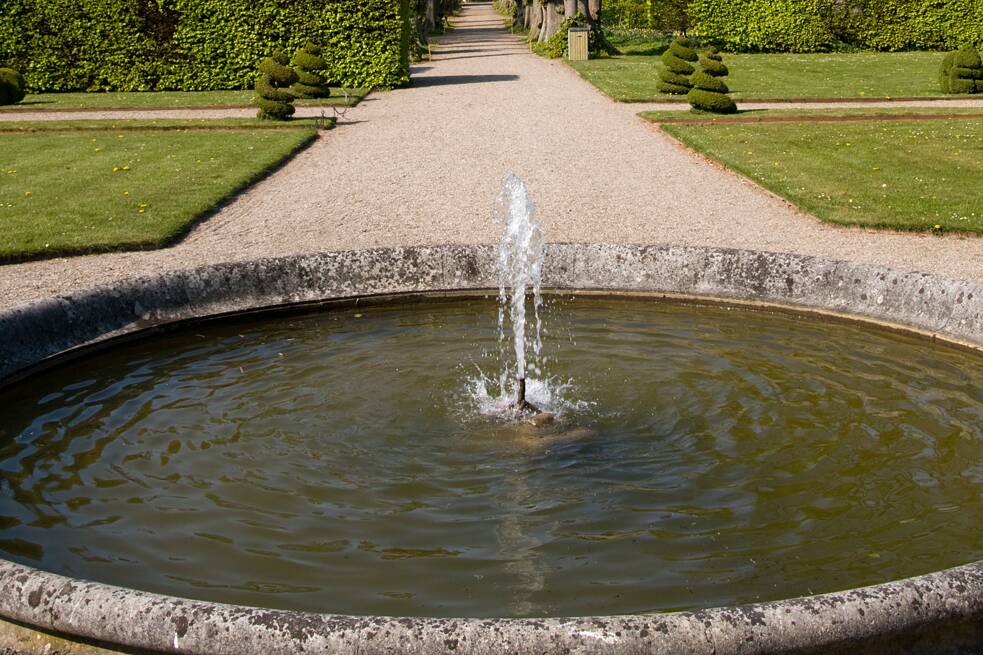 Brunnen mit Fontäne