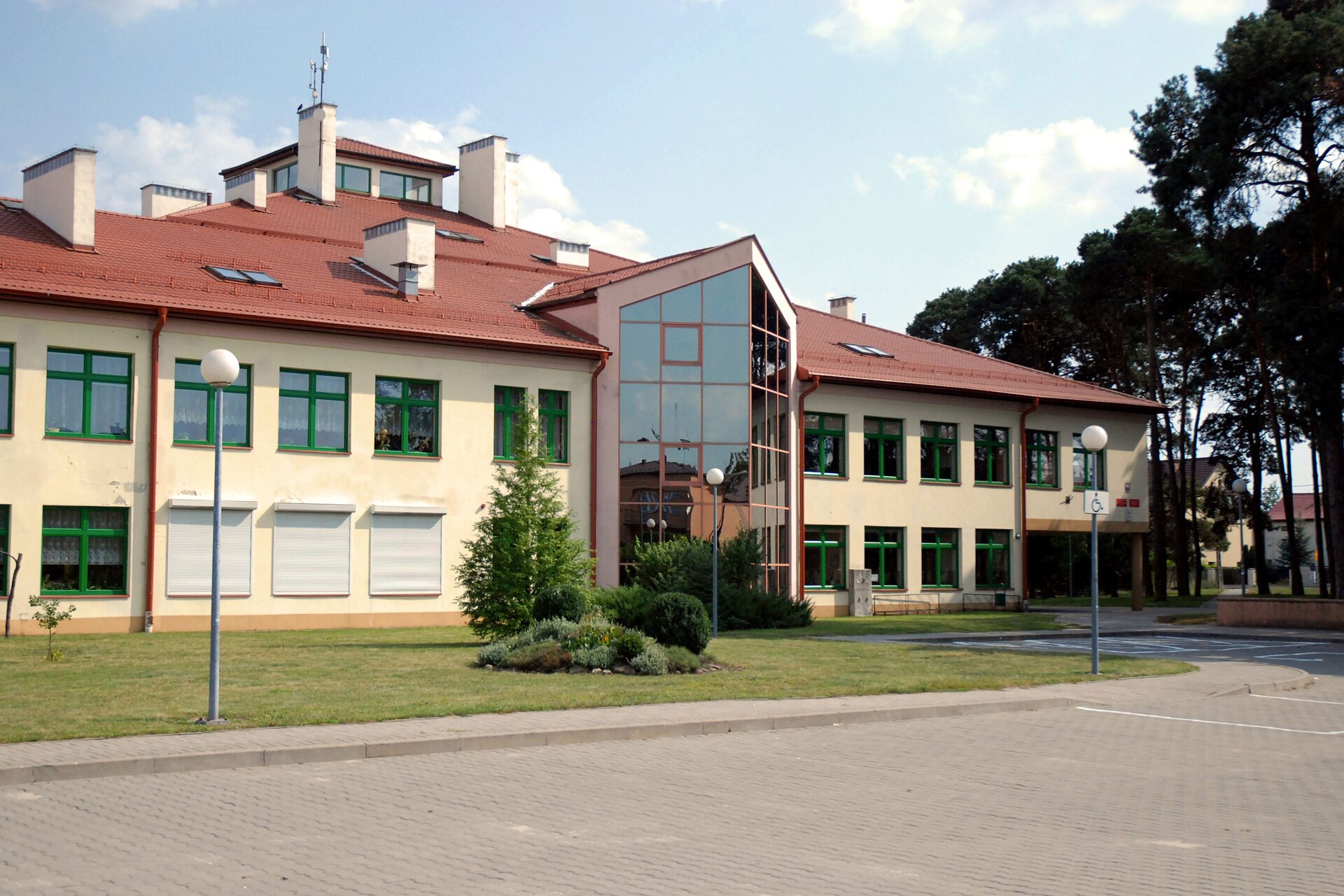 Zespół Placówek Oświatowych W Woli Radziszowskiej Zespół Placówek Oświatowych w Stadnickiej Woli - PASCH-Initiative