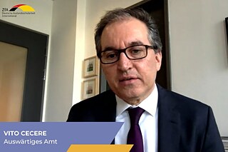 Vito Cecere, Beauftragter für Außenwissenschafts-, Bildungs- und Forschungspolitik im Auswärtigen Amt, hob die Rolle des deutschen Auslandsschulwesens im außenpolitischen Kontext hervor.