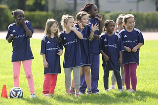 Mädchenmannschaft beim Fussballspielen