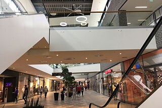 Shoppingcenter, Blick auf die Rolltreppen