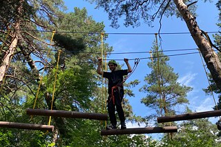 Sommerschule - Ausflug in den Kletterpark Algeti © Goethe-Institut Georgien Junge im Kletterpark
