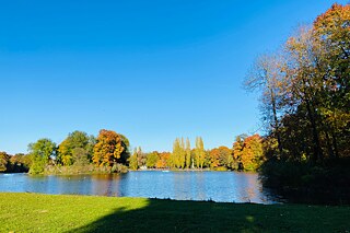 Aufnahme des Englischen Gartens in München im Herbst