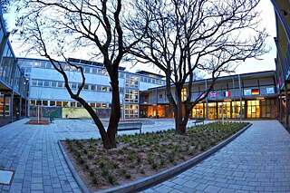 Gebäude des Ferdinand Porsche Gymnasiums in Zuffenhausen bei Stuttgart