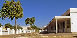 Gebäude des Lycée Douz in Kebili, Tunesien