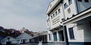 Gebäude der Schule Unidad Educativa Naval Héroes del Pacífico in La Paz