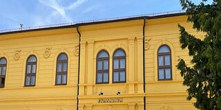 Fassade des Gymnázium Konštantínova 2 Prešov