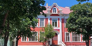 Gebäude des Profilirana esikova gimnasija Zaharij Stojanov Sliven, das sog. kleine Fremdsprachengymnasium
