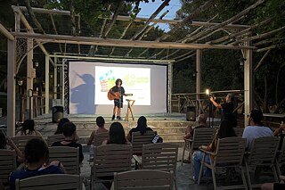 PASCH-Schüler spielt Gitarre © Goethe-Institut Athen PASCH-Schüler spielt Gitarre