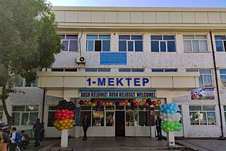 Gebäude der Allgemeinbildenden Schule Nr. 1 in Nukus