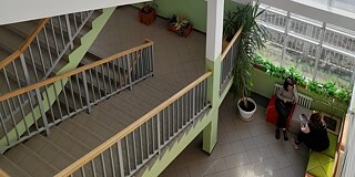 Treppenhaus im Gebäude der Medicinska škola Kraljevo