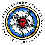 Bonyhádi Petőfi Sándor Evangélikus Iskola, Logo Logo der Bonyhádi Petőfi Sándor Evangélikus Iskola