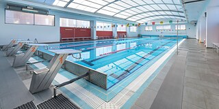 Schwimmhalle der Bildungsinstitute Rodion Pedia auf Rhodos