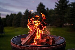 Offenes Feuer in der Natur