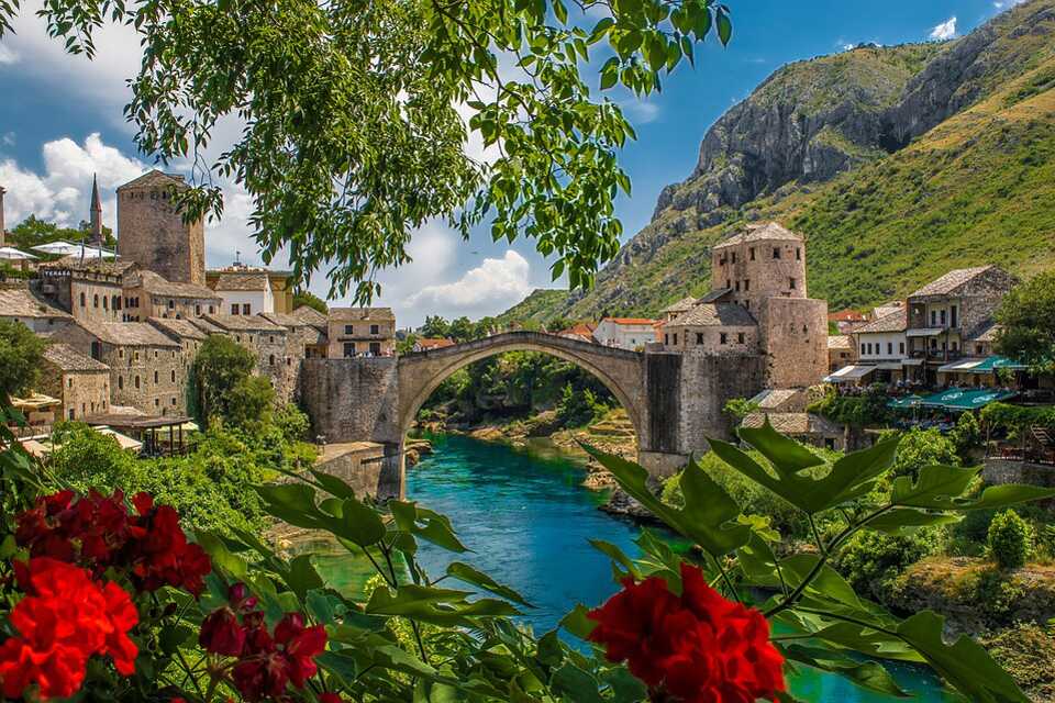 Stari most („Alte Brücke“) ist das namensgebende Wahrzeichen der Stadt Mostar in Bosnien-Herzegowina.