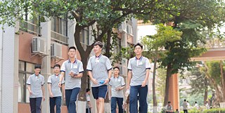 Schüler der Berufsmittelschule für Verkehr und Transport Guangzhou