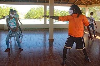 Teilnehmende des Tanzworkshops am Lycée Valdiodio Ndiaye in Kaolack