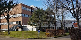 Gebäude des Lycée Jean-Paul Sartre Bron