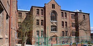Gebäude der Sechsten Autorisierten Schule