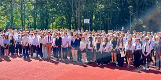 Schülerinnen und Schüler des CLV Liceum Ogólnokształcące z Oddziałami Dwujęzycznymi imienia Bohaterek Powstania Warszawskiego