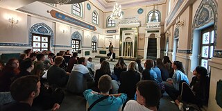 Schüler*innen des Max-Planck-Gymnasiums zu Besuch in einer Moschee