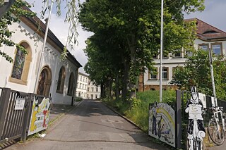 Eingang zum E.T.A-Hoffmann-Gymnasium Bamberg im Grünen