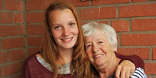 Doppelporträt von Linda und Oma Christine