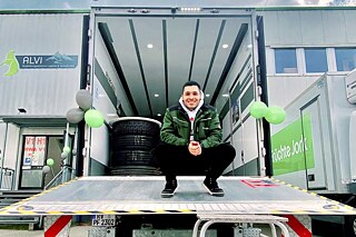 Sergio aus Argentinien macht eine Ausbildung bei Früchte Jork im Allgäu Sergio aus Argentinien macht eine Ausbildung bei Früchte Jork im Allgäu