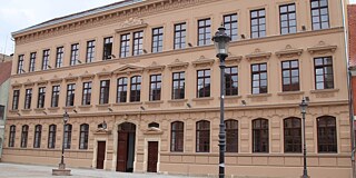 Gebäude des Gimnazija Matije Antuna Reljkovića