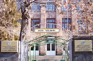Gebäude der Heratsi Oberschule der Staatlichen Medizinischen Universität Eriwan, Gebäude