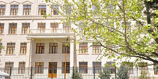 Gebäude der BSU Schule – Lyzeum Komplex in Baku