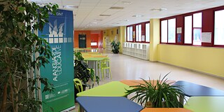 Gebäude des Liceo Linguistico e Istituto Tecnico Economico Marco Polo in Bari