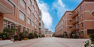 Gebäude der School Affiliated to Shanghai Caoyang No. 2 High School