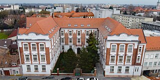 Gebäude des Gymnázium Hansa Selyeho s vyučovacím jazykom maďarským