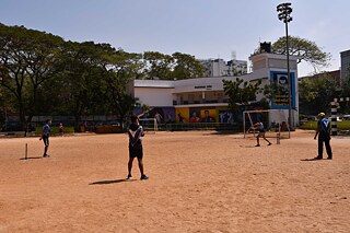 Jugendliche auf Sportplatz der Don Bosco Matriculation Higher Secondary School