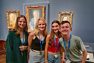 Jugendliche in der Gemäldegalerie „Alte Meister“ am Dresdner Zwinger
