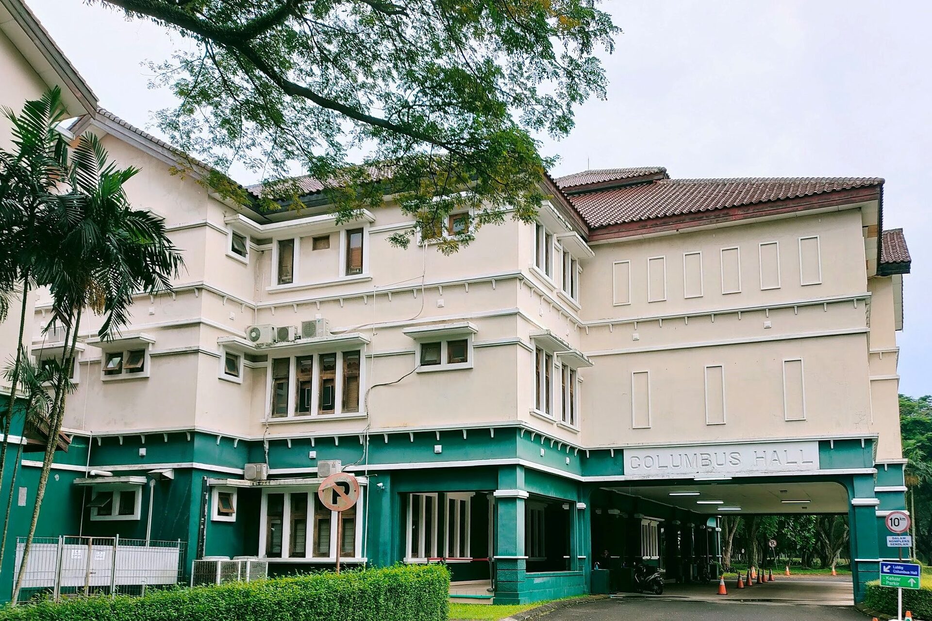 Santa Laurensia High School PASCHInitiative