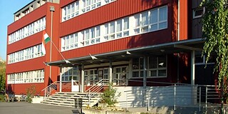 Gebäude des Szabadhegyi Magyar-Német Két Tanítási Nyelvű Általános Iskola és Gimnáziun