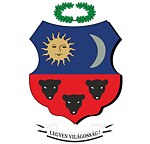 Rot-blaues Logo mit Sonne, Mond, drei Bären und grünem Kranz