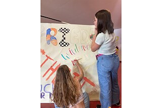 Berliner Mauer – ein Schulprojekt auf den Azoren: Kreative Schülerinnen