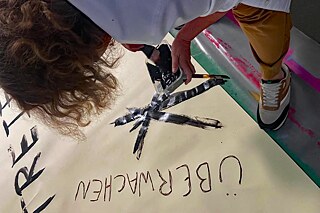 Berliner Mauer – ein Schulprojekt auf den Azoren: Lehrerin in Aktion