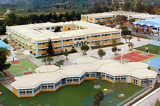 Gebäude der Erasmios Ellinogermaniki Scholi