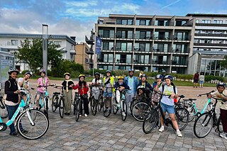Radeln Jugendliche auf einer Radeltour