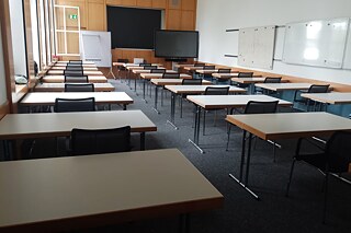 Ein leeres Klassenzimmer
