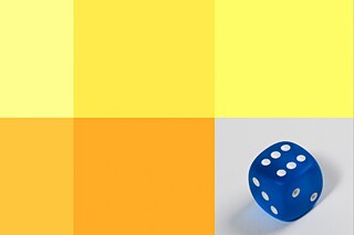 Ein blauer Würfel zeigt die Zahl 6