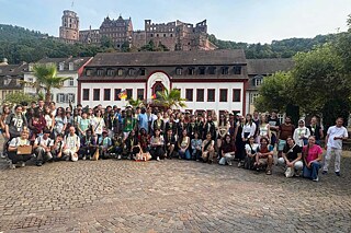 Gruppenfoto, im Hintergrund das Heidelberger Schloss